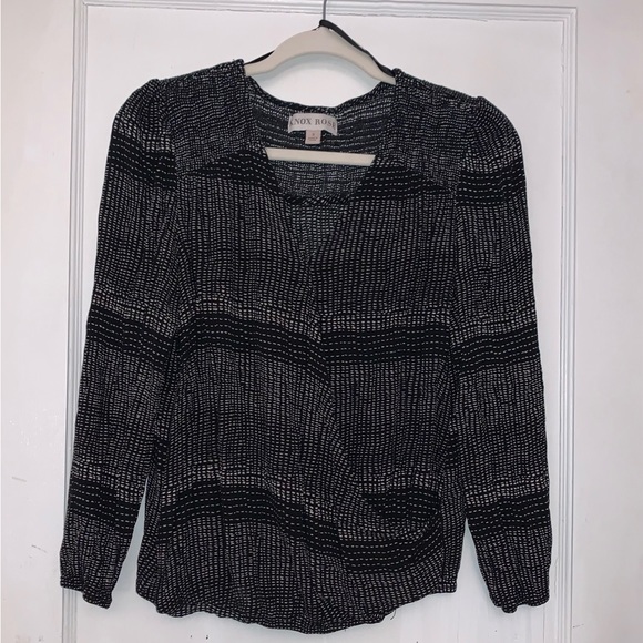 Knox Rose Tops - Knox Rose Black and White V-Neck Long Sleeve Lightweight Blouse